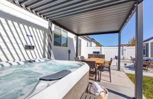Heber House | Hot Tub, Heber Home, Pet-Friendly, Games, Sleeps 13 Guest!