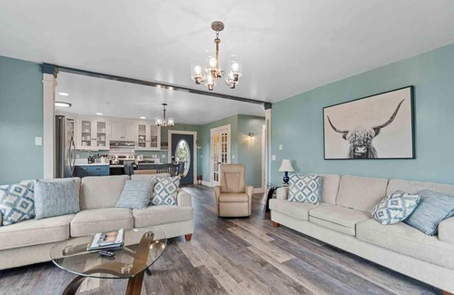 Long Beach House | HOT TUB, Pets OK, Amazing View, Steps to Beach,Volleyball, Pool table (KGst)