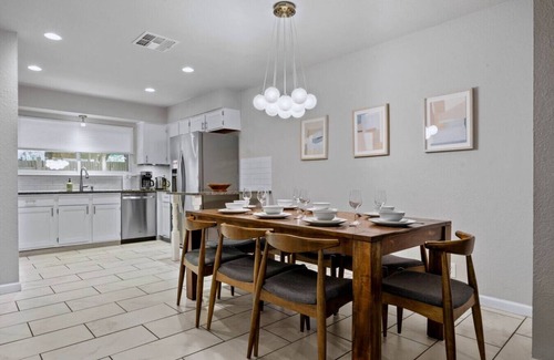 Franklin Park Apartment | Hot Tub | Pool | Outdoor Movie Lounge | Spa Shower