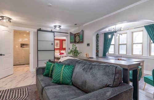 Riverwest House | Hot Tub, Pool Table, Arcade, Garage, Sleeps 20