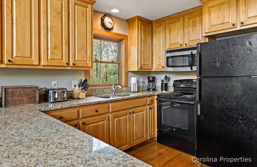 Lake Lure House | Hot tub, Pool table, Views!
