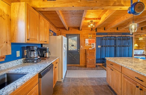 Elkton House | Hot Tub, Scenic Views, Pet Friendly!