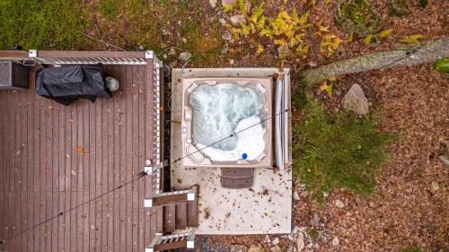 Reeders House | Hot Tub Secluded Fire Pit Hammock