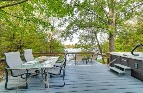 Athens House | Hot Tub Secluded Hideaway on Sleepy Hollow Lake