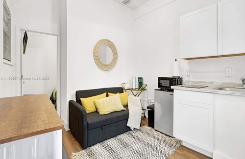 Liberty City Apartment | HOT TUB + WASHER AND DRYER in Unit