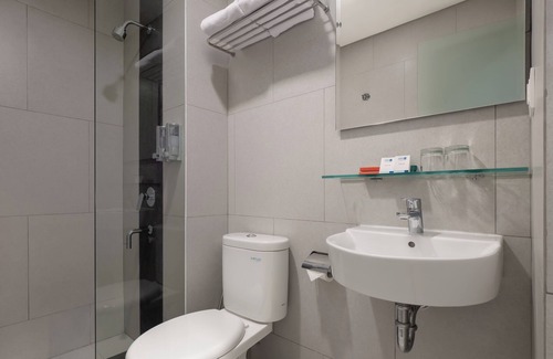 Melawai Hotel | Hotel 88 Blok M Jakarta by WH