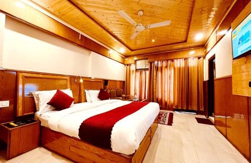 Bajaura Hotel | Hotel Amit - 5 Mins Drive to Airport