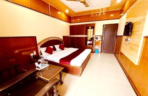 Bajaura Hotel | Hotel Amit - 5 Mins Drive to Airport