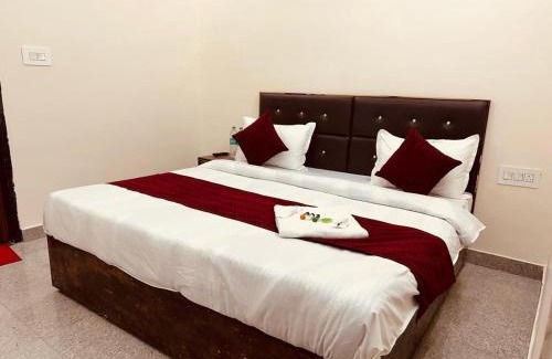 Chhata Hotel | Hotel Anand Palace - Top Rated ! Most Awarded ! Lift ! Family Friendly ! Budget Friendly