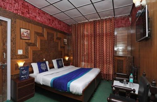 Mallital Hotel | Hotel Ankur Plaza Deluxe Lake View Nainital Near Mall Road - Prime Location - Hygiene & Spacious Room - Best Selling
