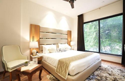 Mahmoorganj Hotel | Hotel Atlantiis Suites Near Kashi Vishwanath temple