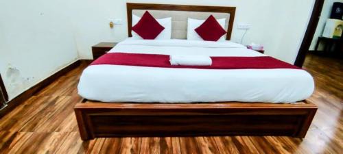 Safdarjung Enclave Hotel | Hotel B Stays Near AIIMS Hospital