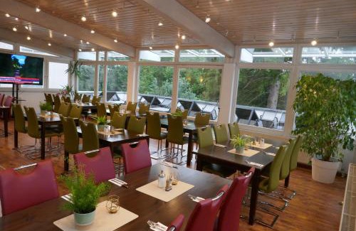 Backnang Hotel | Hotel Bitzer Backnang Zentrum 24h CHECK IN FRÜHSTÜCKSBUFFET TÄGLICH OPTIONAL VOR ORT BUCHBAR HIGHSPEED WIFI GRATIS PARKPLÄTZE ALTSTADT 300m BAHNOF 500m