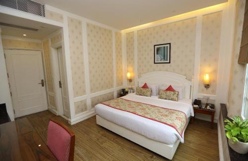 Connaught Place Hotel | Hotel Bright