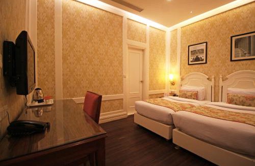 Connaught Place Hotel | Hotel Bright