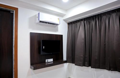 Adajan House | Hotel Brook View