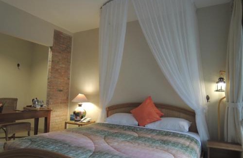 Medan Resort | Hotel Deli River and Restaurant Omlandia