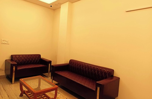 Jangpura Hotel | Hotel Diamond Stay Nizamuddin Railway St