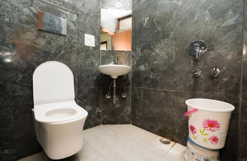 Jangpura Hotel | Hotel Diamond Stay Nizamuddin Railway St