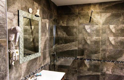 Villanueva de la Canada Hotel | Hotel Don Angel