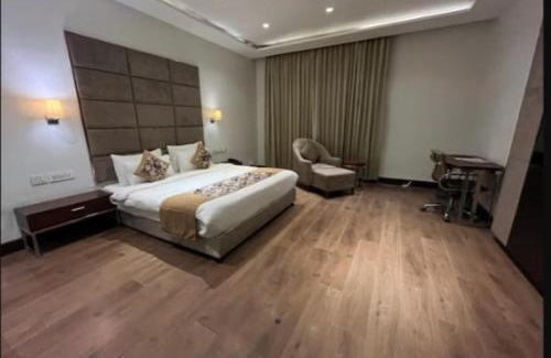 Dinanagar Hotel | Hotel Golden Palm