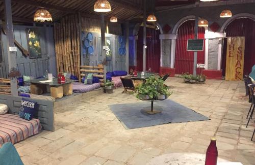 Khandwa Hotel | Hotel Grand Barrack