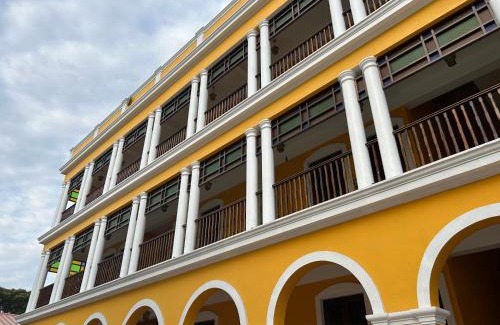 Manchanabele Hotel | Hotel Grand Palais