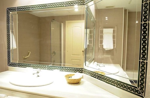 Mairena del Aljarafe Hotel | Hotel In Mairena Del Aljarafe With Air Conditioner, Other, Tv