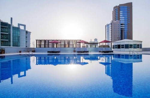 Al-Fujairah House | Hotel in Fujairah with Rooftop Pools & Bay Views