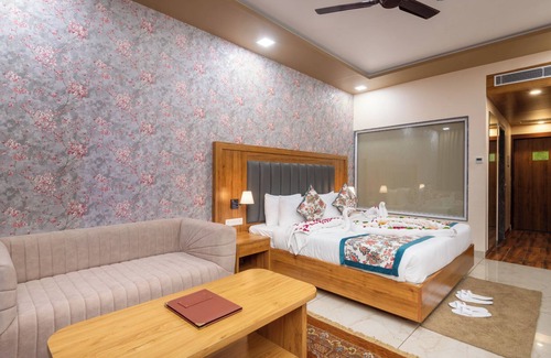 Pachpadra Hotel | Hotel Kaushal Regency - Pure Veg