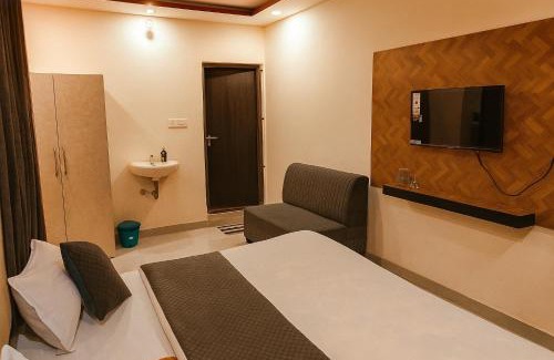 Satna Hotel | HOTEL KRISHNAM By TruStay