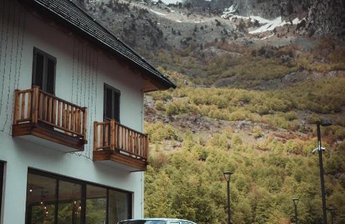 Shkoder County Hotel | Hotel Kulla e Bajraktarit