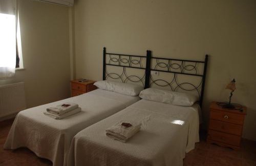 Aldeadavila de la Ribera House | Hotel la Hoja*
