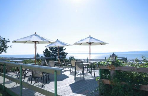 Isle aux Coudres Hotel | Hotel La Roche Pleureuse