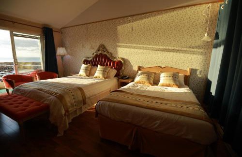 Isle aux Coudres Hotel | Hotel La Roche Pleureuse