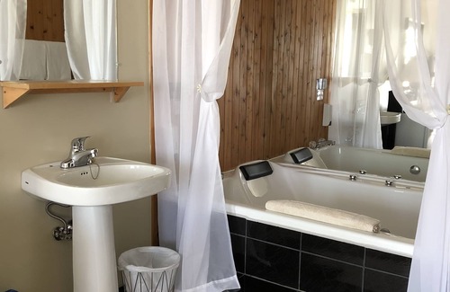 Tadoussac Hotel | Hotel Le Pionnier