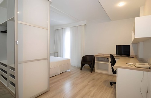 Setor Hoteleiro Norte Apartment | Hotel Lets Brasília, TV a cabo, central, TVgigante