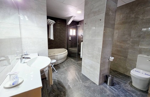 Malpartida de Caceres Hotel | Hotel Los Barruecos by Croma