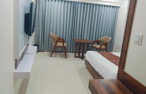 Bopal Hotel | HOTEl MAPLE LEAF