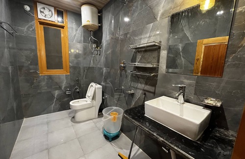 Kasol Hotel | Hotel Mid Orchard Kasol (Riverside)