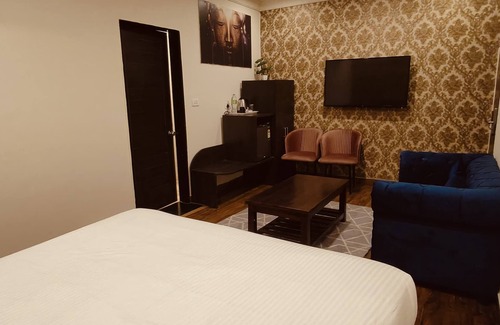 Sultanpur Hotel | Hotel Minitel Inn