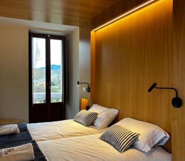 Arborbuena Hotel | Hotel Miralrio Cacabelos