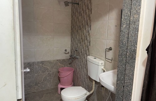 Rajula Hotel | Hotel Narayan Executive Gujrat