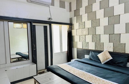 Amravati Hotel | Hotel Neelam