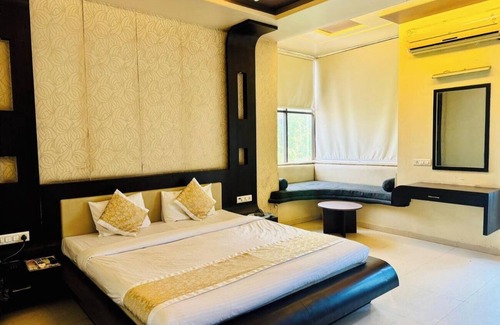 Amravati Hotel | Hotel Neelam
