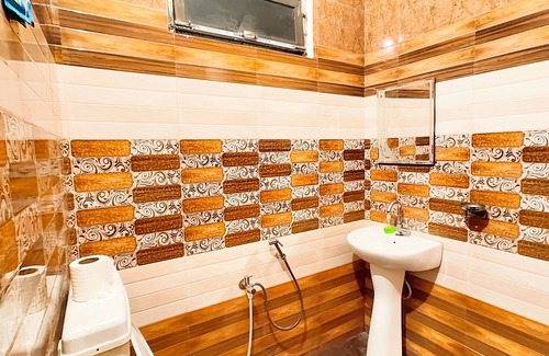 Ayodhya Hotel | Hotel Nirmala Palace Ayodhya