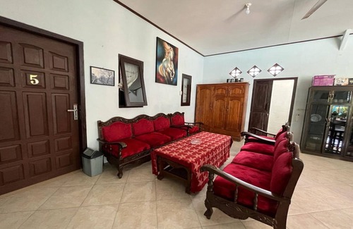 Gresik Hotel | Hotel O Aero Kost Bu Lisa Syariah Near Pasar Tradisional Lawang