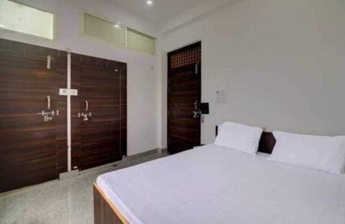 Etawah Hotel | Hotel O The Hotel Sunrise @ Cafe