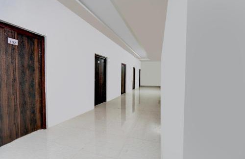 Bhongaon Hotel | Hotel O The King Heaven