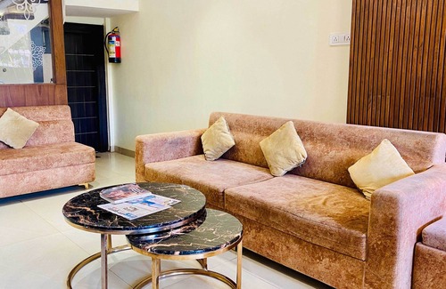 Omkareshwar Hotel | Hotel Panchavati Palace